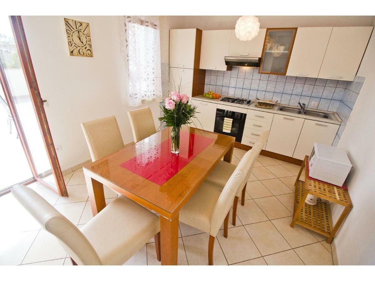 Apartment Josip Подстрана Екстер'єр фото