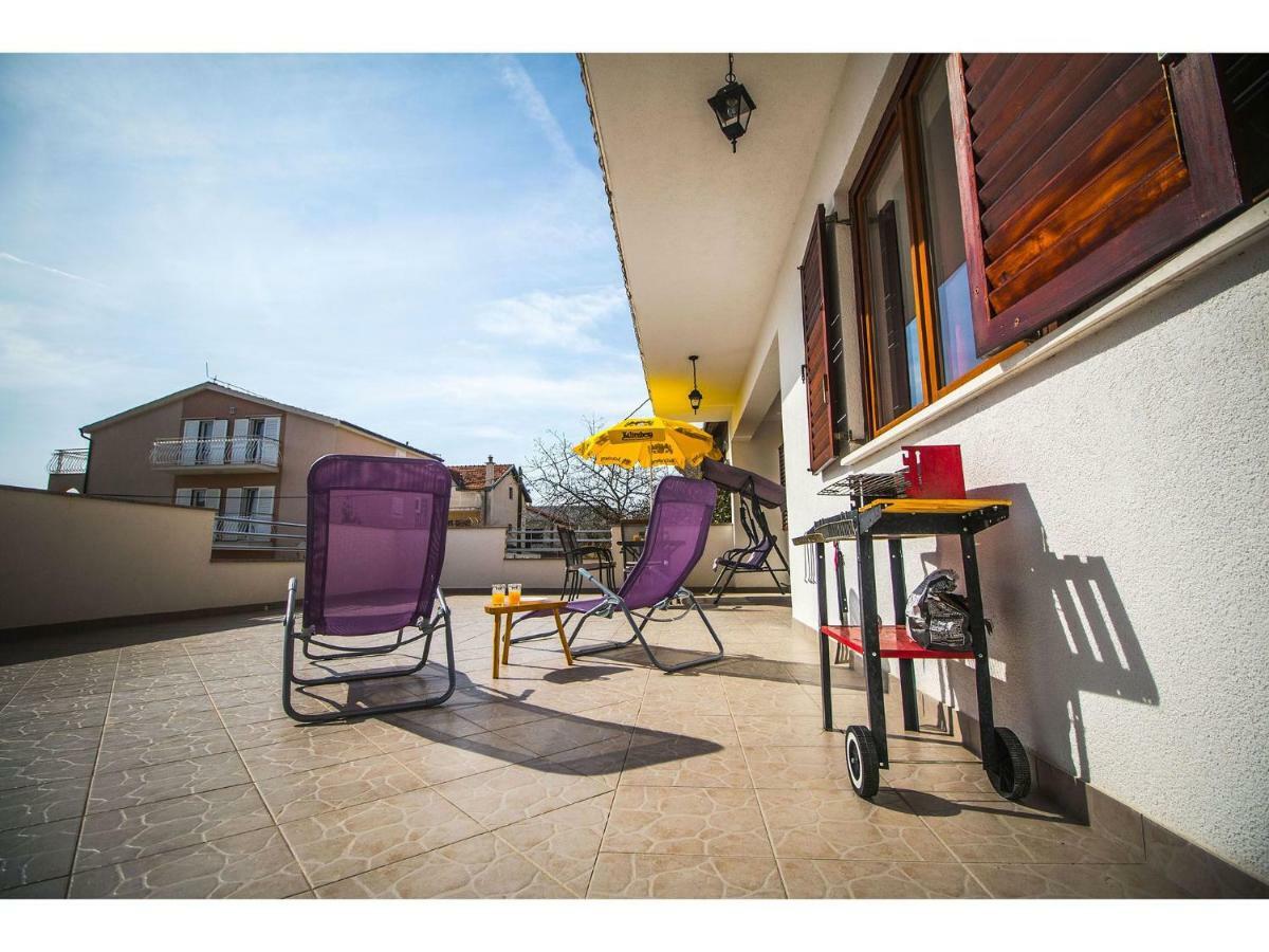 Apartment Josip Подстрана Екстер'єр фото